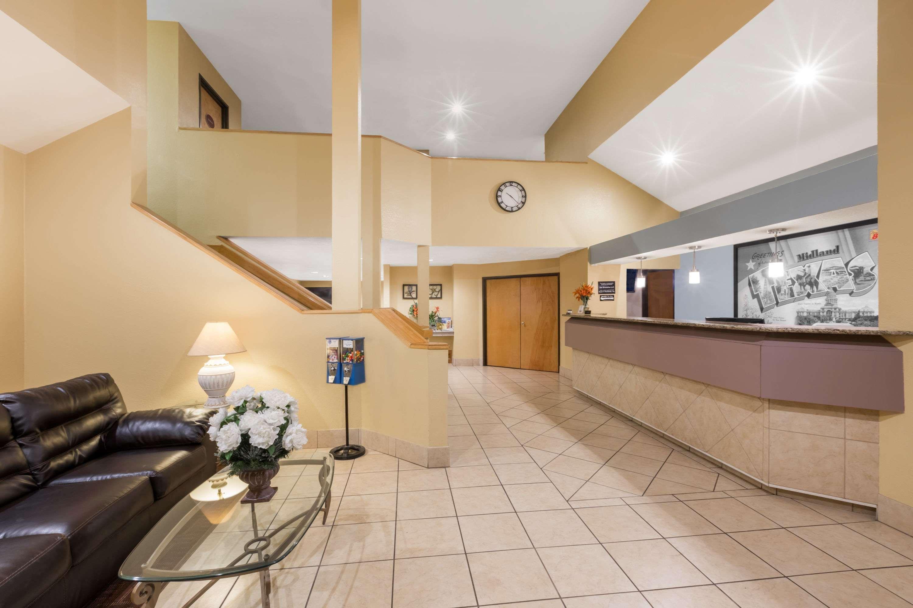Motel Super 8 By Wyndham Midland Exteriér fotografie