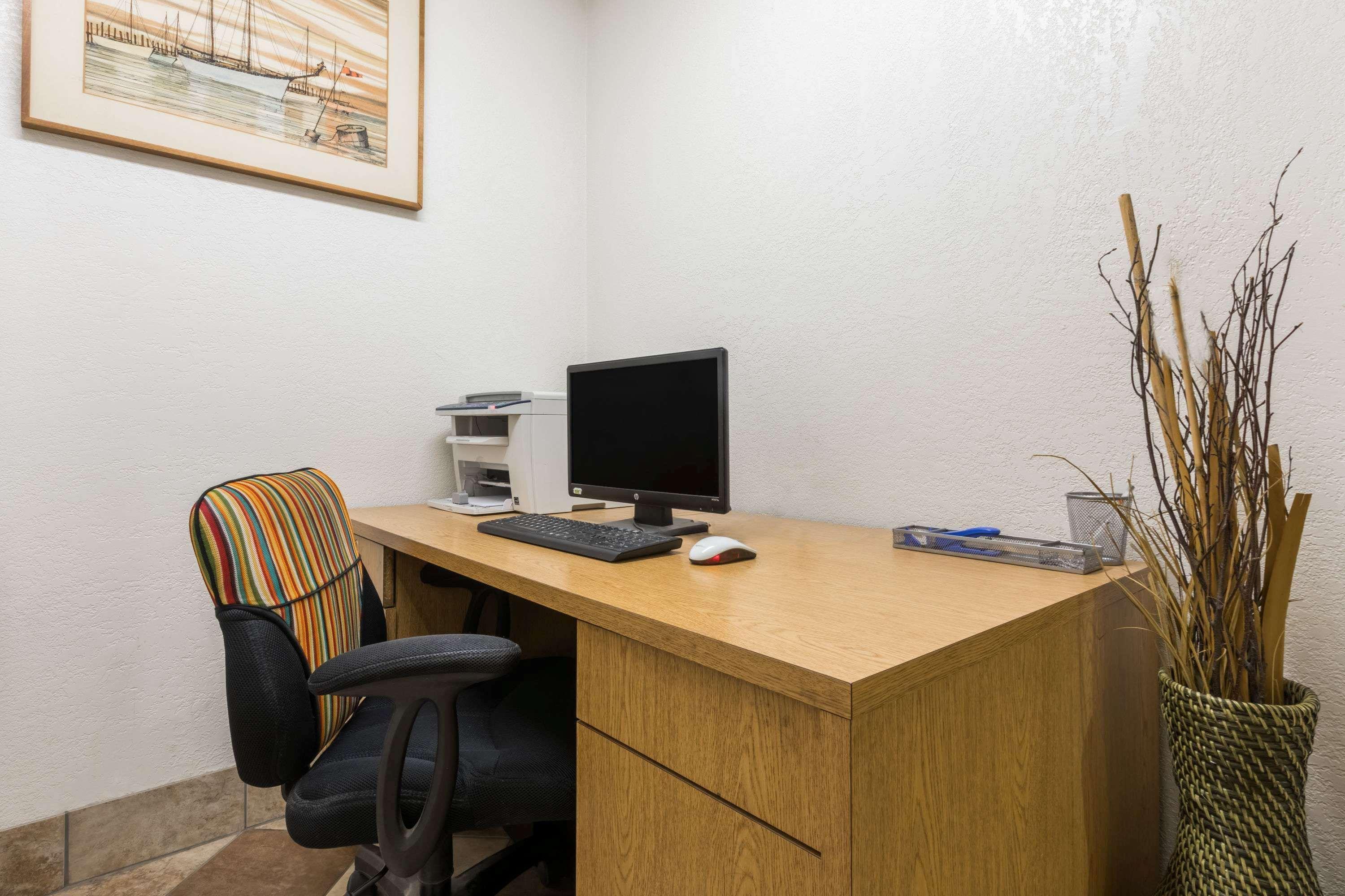 Motel Super 8 By Wyndham Midland Exteriér fotografie