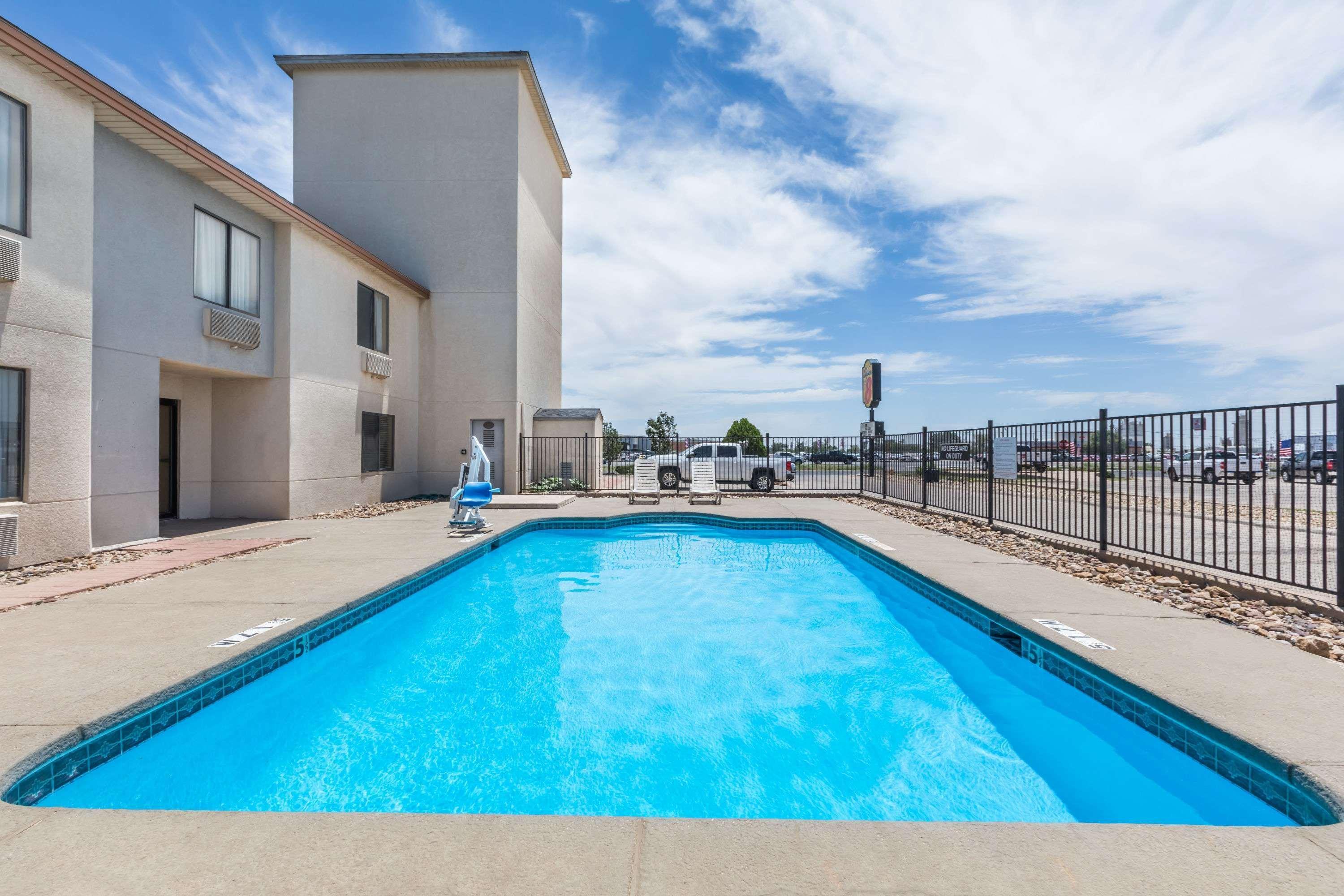 Motel Super 8 By Wyndham Midland Exteriér fotografie