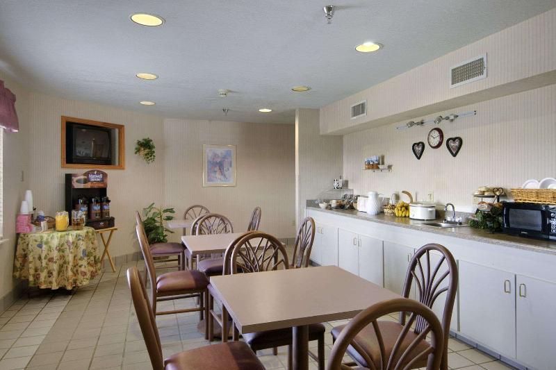 Motel Super 8 By Wyndham Midland Exteriér fotografie
