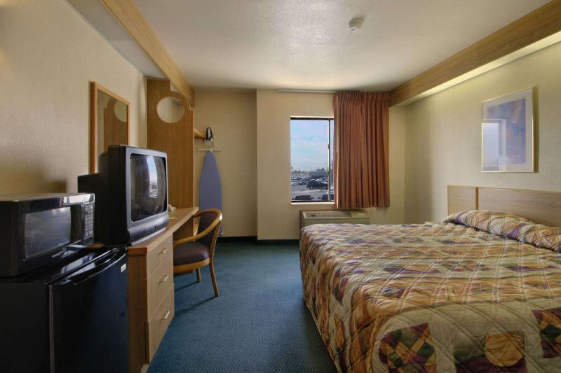 Motel Super 8 By Wyndham Midland Pokoj fotografie