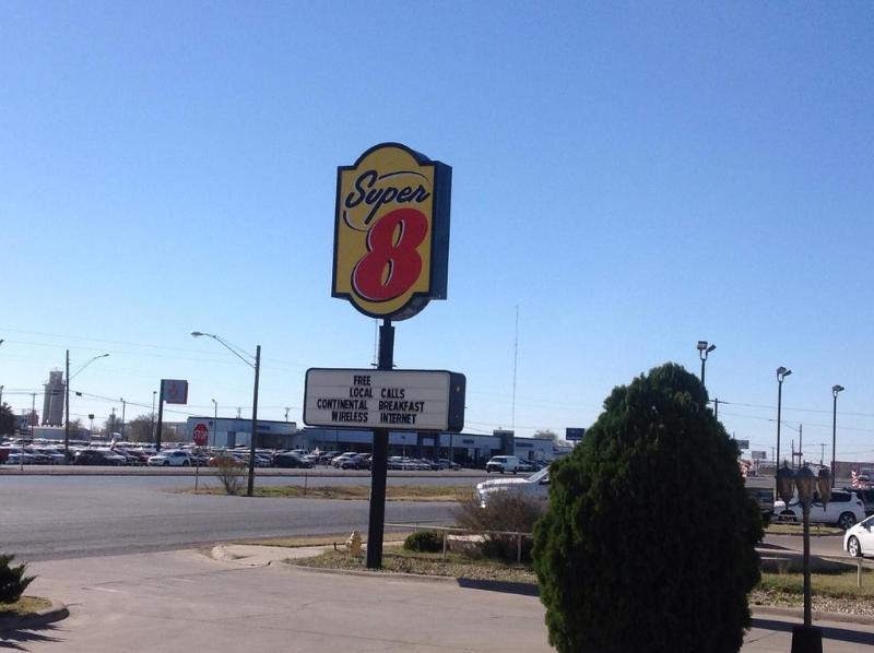 Motel Super 8 By Wyndham Midland Exteriér fotografie