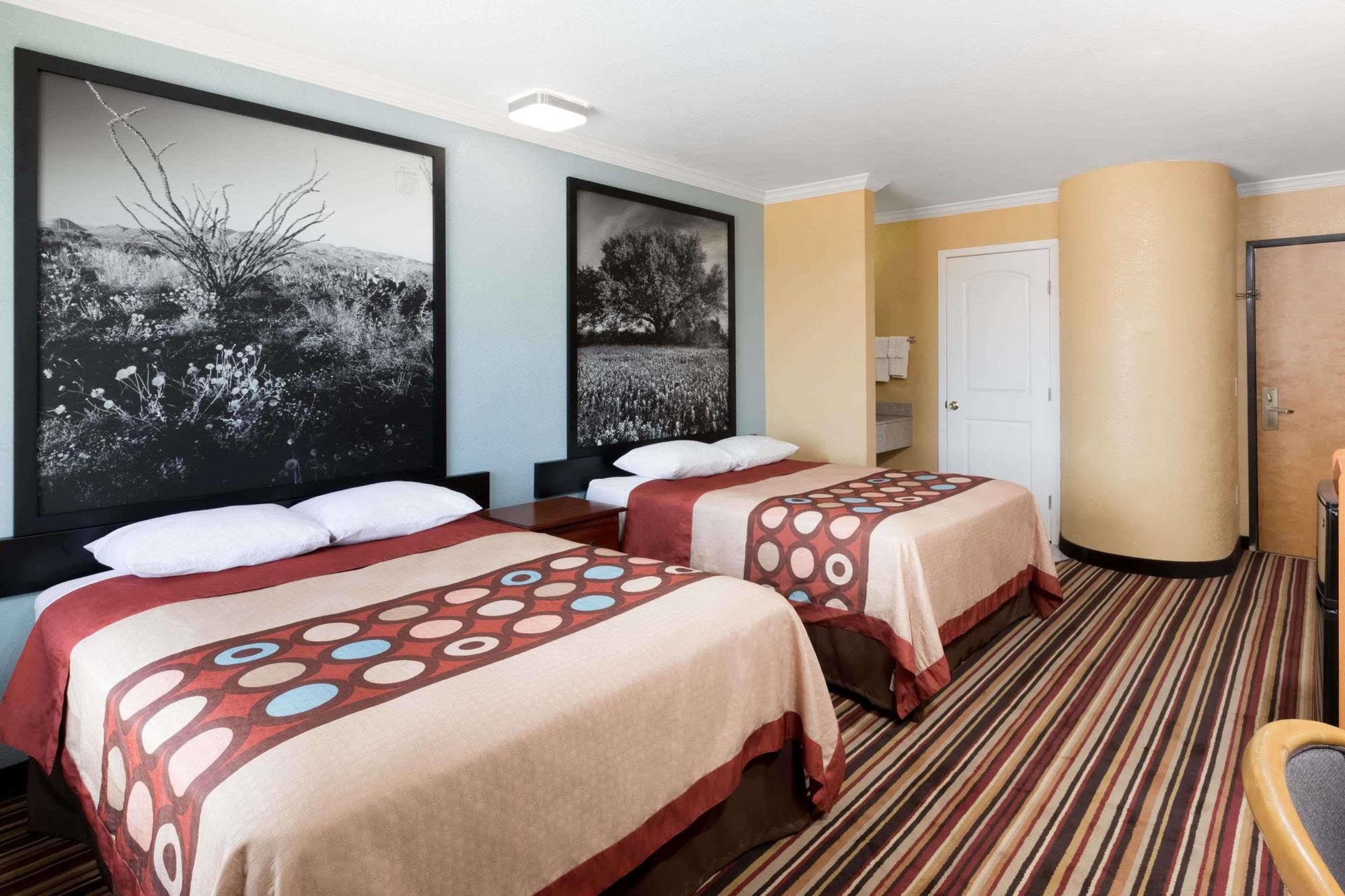 Motel Super 8 By Wyndham Midland Exteriér fotografie